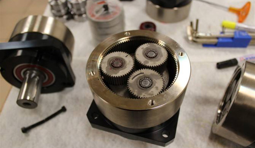 為什么行星減速機會出現斷軸想象？